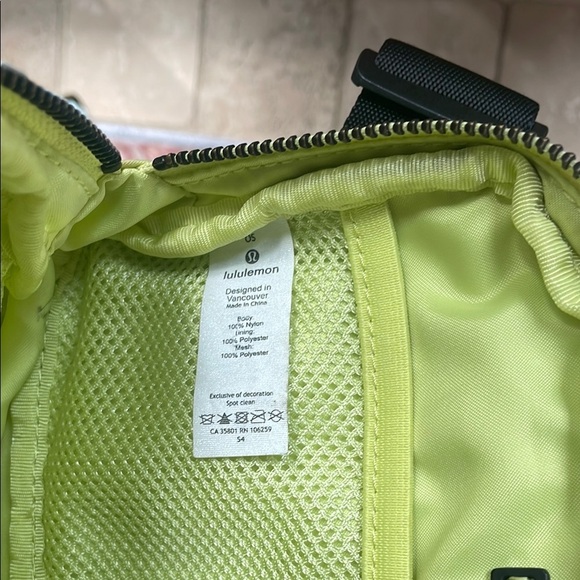 Lululemon Everywhere Lemon Lime Green Belt Bag Crossbody - Picture 8 of 15